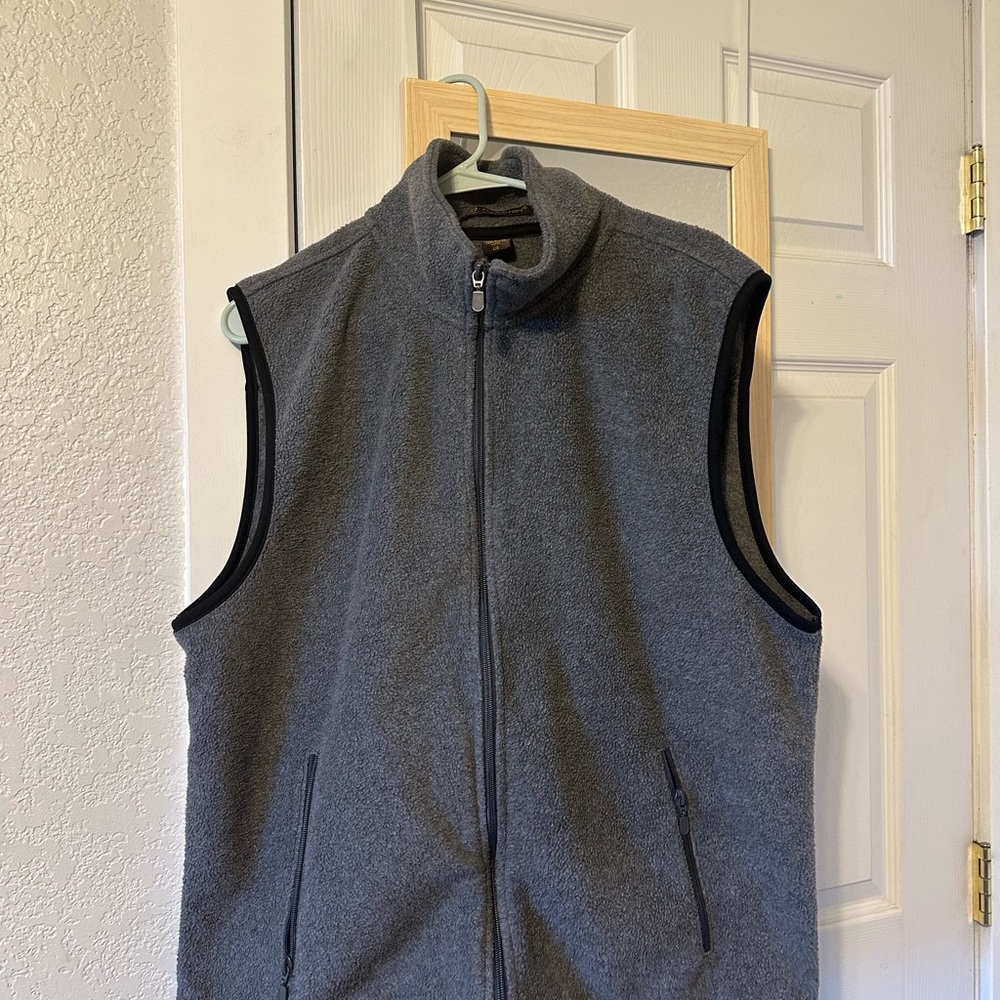 Men's Charcoal Gray Fleece Vest